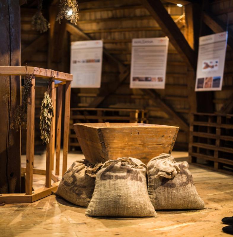 Rozmalas Ceraukste Buitenkant foto