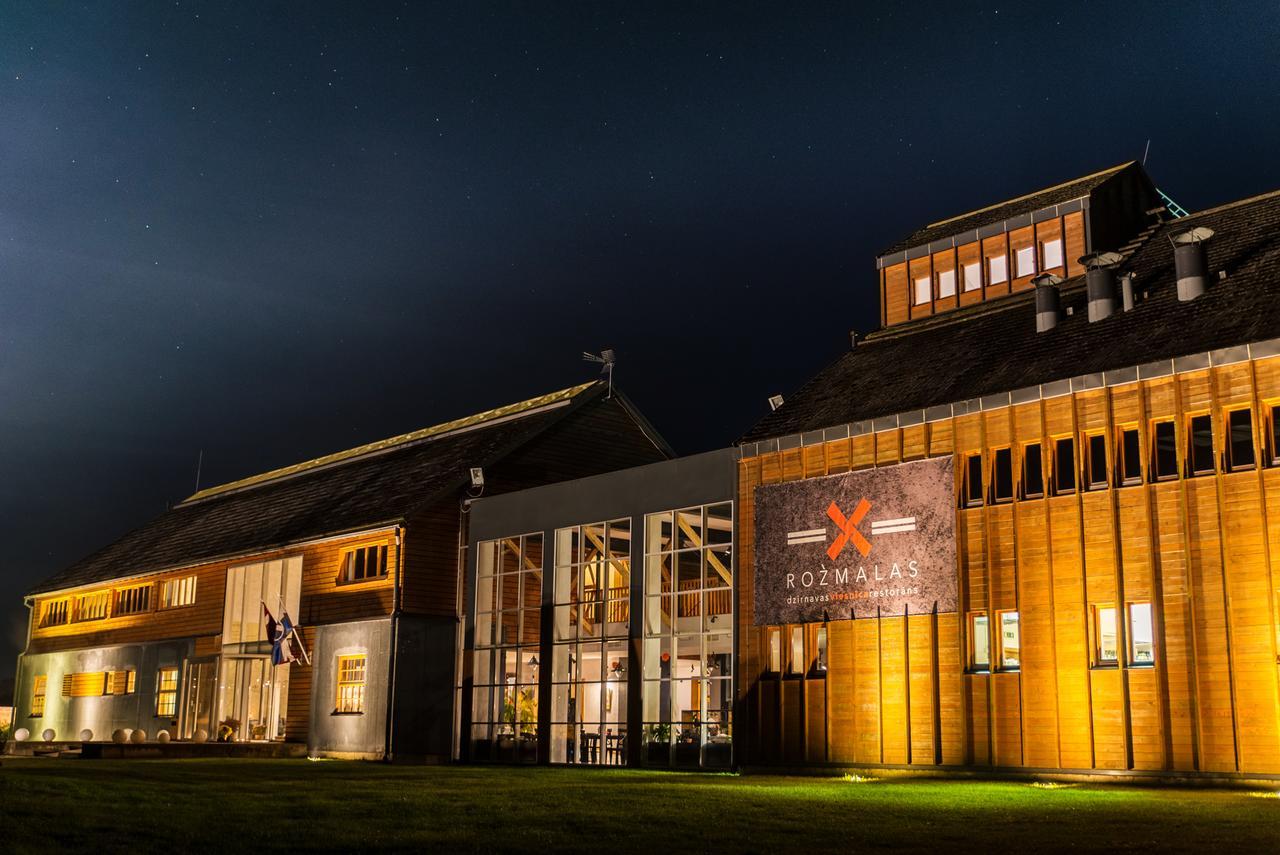 Rozmalas Ceraukste Buitenkant foto